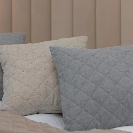Luxury With Air-conditioning Guminska By Renters Prestige Apartment